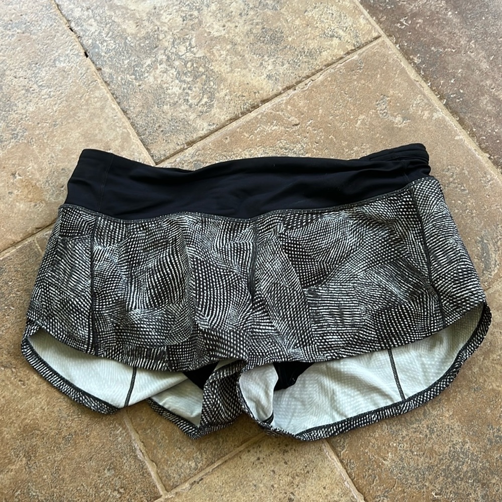 Lululemon shots size 6
